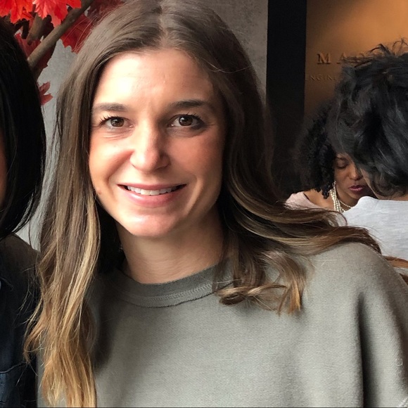 Meet your Posher, Amy - Picture 2 of 2